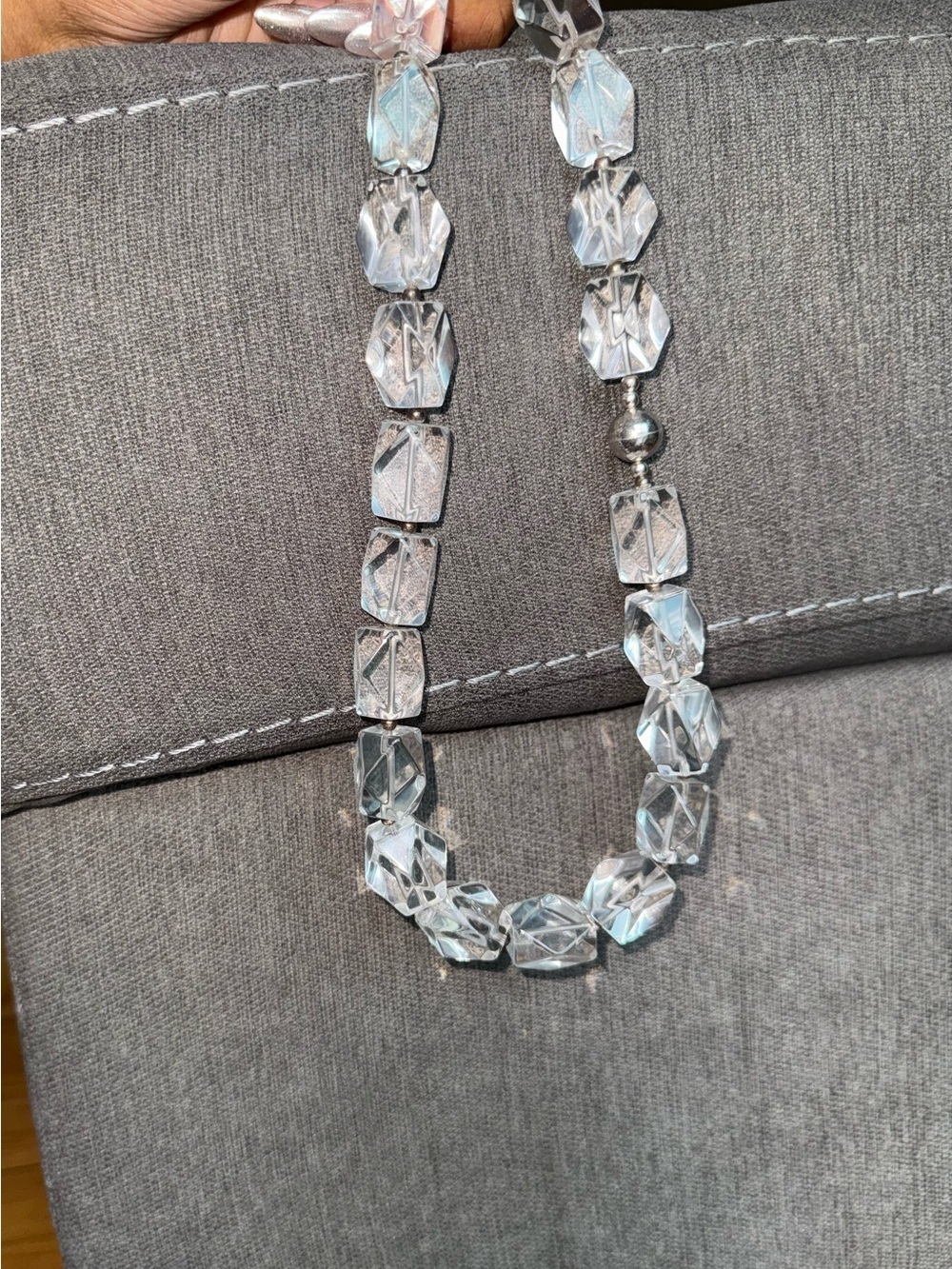 Crystal block necklace — magnetic clasp - Picture 5 of 8